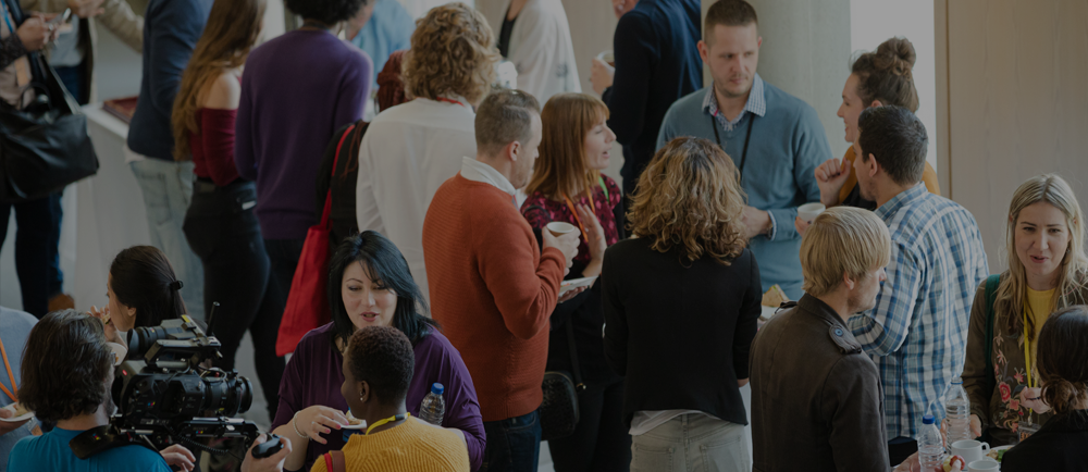 人が集まっている画像